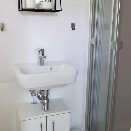 Tiny Haus C235 Wacholderdrossel Kamp alanı *